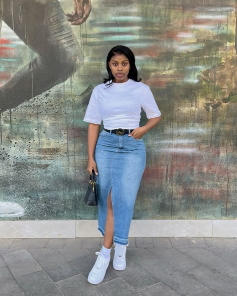 Outfit Jupe En Jean, Dress And Sneakers, Dress And Sneakers Outfit, Cute Professional Outfits, Plus Size Baddie, Street Style Outfits Casual, Neat Casual Outfits, Plus Size Baddie Outfits, Modest Casual