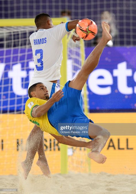 News Photo : Rodrigo of Brazil attempts an overhead kick... Beach Football, Beach Soccer, Soccer World Cup, Soccer Stadium, Soccer World, Fifa, World Cup, Brazil, Getty Images