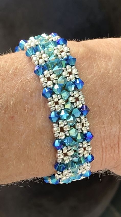 Crystal Bead Bracelet Ideas, Bead Inspiration, Crystal Cuff Bracelet, New Bracelet, Right Angle Weave, Seed Bead Bracelet, Bracelet Bead, Beaded Jewelry Tutorials, Beading Tutorial