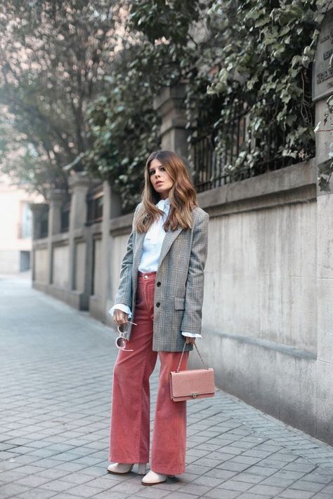 Pink Suit Pink Suit Pants Outfit, Pink Jacket Outfit, Pink Corduroy Pants, Pink Pants Outfit, Corduroy Pants Outfit, Winter Pants Outfit, Style Casual Chic, Pink Corduroy, Spring Clothes