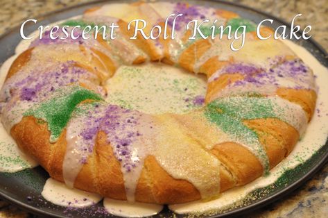 King Cake Recipe Cream Cheese, King Cake Bites, King Cake Recipe Easy, New Orleans King Cake, Easy Crescent Rolls, King Cake Recipe, Cream Cheese Crescent Rolls, Cheese Crescent Rolls, Mardi Gras King Cake