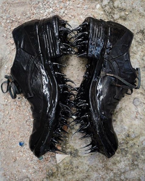 Ice Shoes, Artisanal Fashion, Skinhead Boots, Trash Fashion, Sick Clothes, Edgy Accessories, Artisan Fashion, Dad Fashion, Black Ice