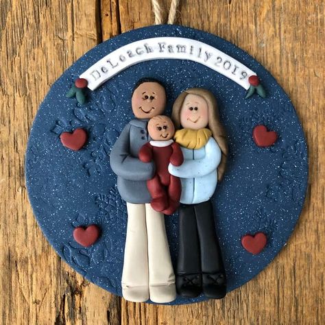 Family Clay Ideas, Clay Family Ornaments, Polymer Clay Family Ornaments, Personalized Family Ornaments, Family Cake, Clay Magnets, Family Ornaments, Clay Wall Art, Air Dry Clay Projects