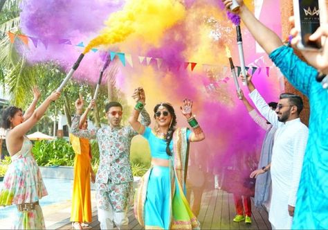 Pool Party Entry Ideas, Wedding Holi Party, Pool Haldi Decor, Entry For Haldi, Haldi Ceremony Entry, Beach Haldi, Haldi Pool Party, Haldi Inspiration, Haldi Entry