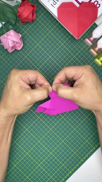 Learn how to make an origami heart bookmark with this easy, step-by-step tutorial. Great for kids and adults Easy Diy Bookmarks Simple, Heart Bookmark Tutorial, Heart Bookmark Origami, Bookmarks Simple, Easy Diy Bookmarks, Easy Origami Heart, Bookmark Tutorial, Bookmark Diy, Origami Bookmarks