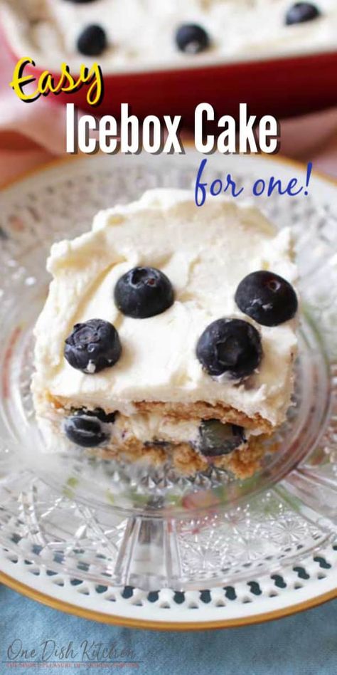 This is the best single serving icebox cake recipe! So easy to make and the perfect size for one person. It’s a light, no-bake cake made with a sweet cream filling and berries layered over graham crackers. Cake For One Recipe, Small Batch Cookie Recipe, One Dish Kitchen, Batch Recipes, Icebox Cake Recipes, Recipe For 1, Small Batch Baking, Healthy Cake Recipes, Single Serving Recipes