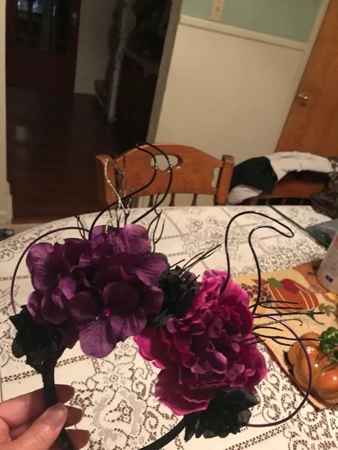 DIY Wire Maleficent themed ears Minnie Mouse Ears Diy, Disney Bands, Disney Swag, Diy Disney Ears, Disney Mouse Ears, Diy Disney, Disney Bounding, Enchanted Rose, Disney Ideas