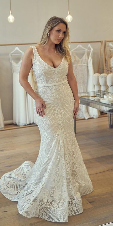 Lacy Plus Size Wedding Dress, Plus Size White Prom Dress, Plus Size Lace Boho Wedding Dress, Wedding Dresses Heavy Women, Plus Size Wedding Dresses Fit And Flare, Curvy Bride Mermaid Dress, Form Fitting Plus Size Wedding Dress, Unique Plus Size Wedding Dresses Beach, Plus Size Beaded Wedding Dress