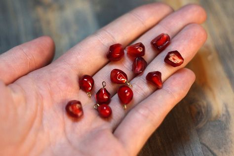 Pomegranate Jewelry Handmade, Pomegranate Jewelry, Fruit Jewelry, Gift Inspo, Plastic Envelopes, Dope Jewelry, Pomegranate Seeds, Summer Bracelets, Garnet Jewelry