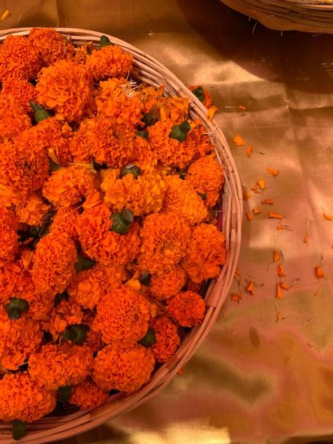 Marigold Flowers Aesthetic, Marigold Flower Decoration Home, Marigold Flower Aesthetic, Haldi Aesthetic, Haldi Card, Rangoli Aesthetic, Marigold Flower Decoration, Marigold Decor, Floral Rangoli