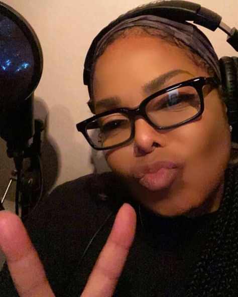 @janetnewsandupdates’s Instagram post: “Janet recording new music?!?! - - - #janetjackson #janfam” Janet Jackson Poetic Justice, Janet Jackson Baby, Janet Jackson Videos, Jo Jackson, Photos Of Michael Jackson, Paris Jackson, Jackson Family, The Jacksons, Janet Jackson