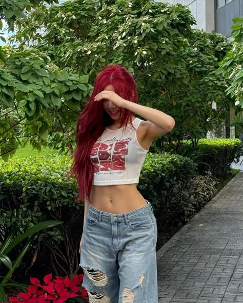 U Go Girl, Itzy Yuna, Girl Body, Instagram Update, South Korean Girls, Korean Girl, Red Hair, Kpop Girls, Girl Group