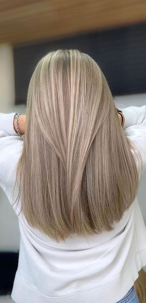 2023 Dark Blonde Hair Trends, One Colour Blonde Hair, Blonde Hair Color Ideas For Dark Skin, Blonde Hair Color Ideas For Summer 2023, Hair Winter 2024, Hair Colour Ideas 2023, Spring Hair Color Ideas 2023 Blonde, Blonde Hair Color Ideas For Spring, Ash Brown Hair With Blonde Highlights