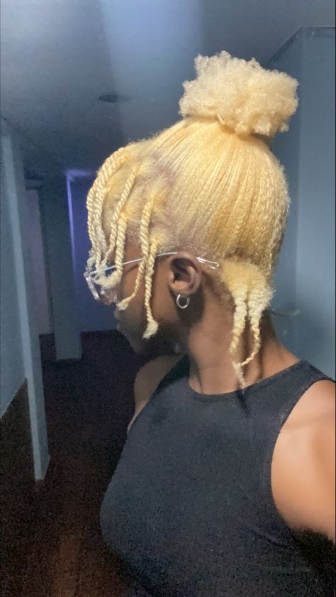 Platinum Blonde Hair Natural Black, Bleached Afro Hair Black Women, Blonde 4c Hair Natural, Bleaching 4c Natural Hair, Blonde Relaxed Hair Black Women, Bleach Natural Hair Black Women, Bleached Hair Black Woman, Blonde Type 4 Natural Hair, Bleached 4c Hair