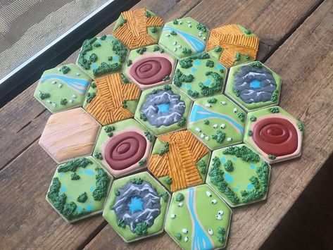 Dungeons And Dragons Food Ideas, Dnd Cookies, Board Game Food, Catan Party, Dnd Crafts, Dragon Cake, Party Food Themes, Catering Ideas Food, Baked Dessert Recipes