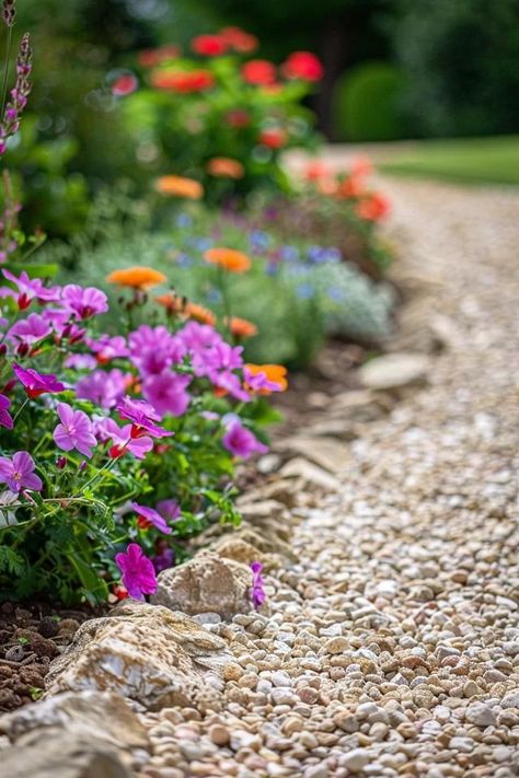 Pea Gravel Flower Bed Ideas for Charming Gardens Pea Gravel Flower Bed, Gravel Flower Bed Ideas, Gravel Flower Bed, Ideas For Flower Beds, Flower Bed Edging, Decorative Gravel, Backyard Balcony, Pea Gravel, Flower Bed Ideas