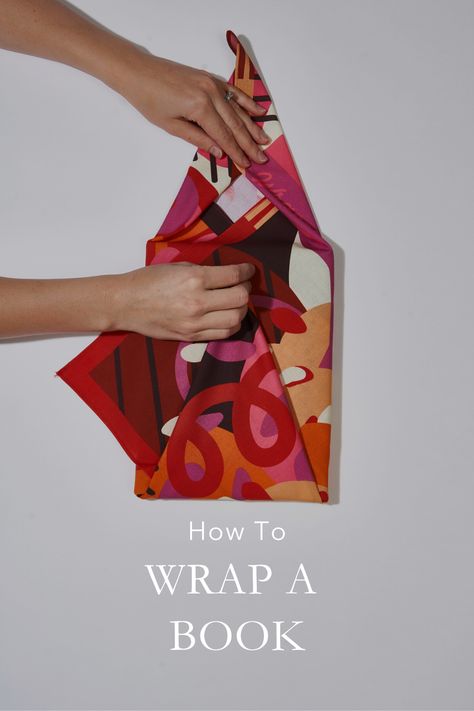 Ways To Wrap A Book Creative, Furoshiki Wrapping Tutorials, How To Wrap Clothes Gift, Wrapping A Book, Wrapping Tips, Ad Inspiration, Living Sustainably, Pvc Pipe Crafts, Christmas Campaign