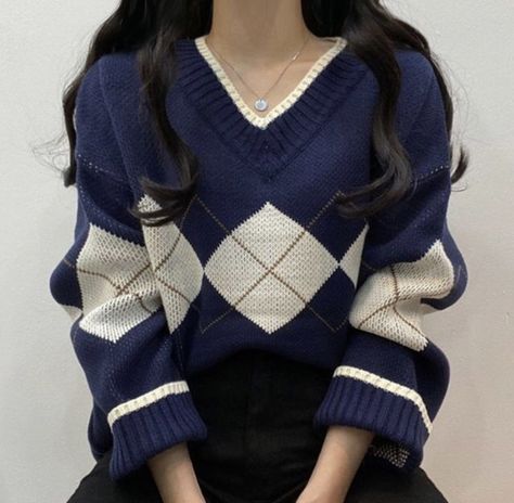 Navy Blue Dark Academia Outfits, Navy Blue Cardigan Outfit Aesthetic, Dark Blue Outfit Aesthetic, Casual Asian Fashion, Dark Blue Sweater, Korean Casual Outfits, Casual Day Outfits, Fashionista Clothes, Easy Trendy Outfits