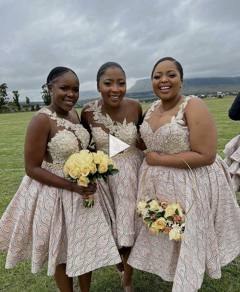 Flowers Architecture, African Bridesmaids, Quince Dresses Purple, South African Traditional Dresses, African Bridal Dress, African Bridesmaid Dresses, Quince Dresses Mexican, African Traditional Wedding Dress, Dresses Quince