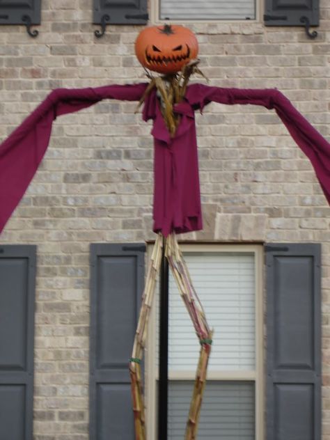 Pumpkin King Scarecrow - HauntForum Haunted Cottage, Pumpkin Scarecrow, Nightmare Before Christmas Halloween, Pumpkin King, Disney Haunted Mansion, Crafts Halloween, Halloween 2015, Night Before Christmas, Disney Decor