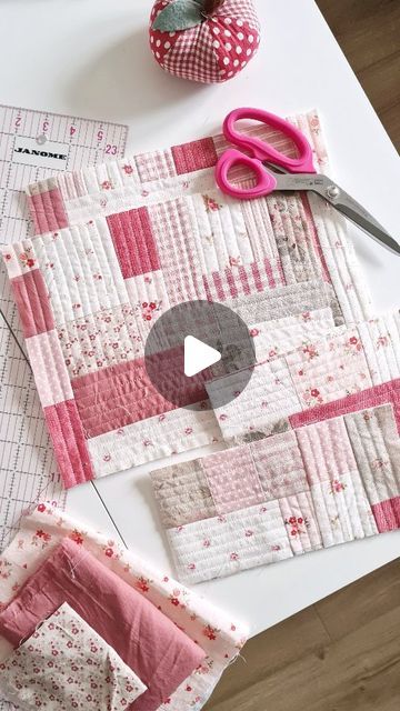 As You Go Quilt, Scrap Quilt As You Go, Quilt As You Go Tutorial, How To Do Patchwork, How To Make Quilt, Quilt As You Go Tutorial Easy, Patchwork Quilt Patterns Free, Quilt As You Go Patterns Free, Patchwork Techniques