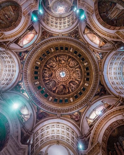 Old Architecture, St Paul's Cathedral, St Pauls Cathedral, London Photos, Architecture Old, Saint Paul, Eiffel Tower Inside, Eiffel Tower, Wonder