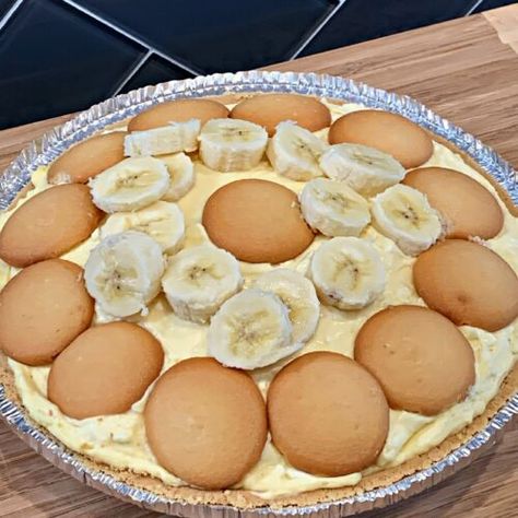 No Bake Banana Pudding Cheesecake - The Cookin Chicks No Bake Banana Pudding Cheesecake, Nilla Wafer Banana Pudding, No Bake Banana Pudding, Pudding Cheesecake, Banana Pudding Cheesecake, Best Banana Pudding, Banana Cheesecake, Easy Cheesecake, Baked Banana