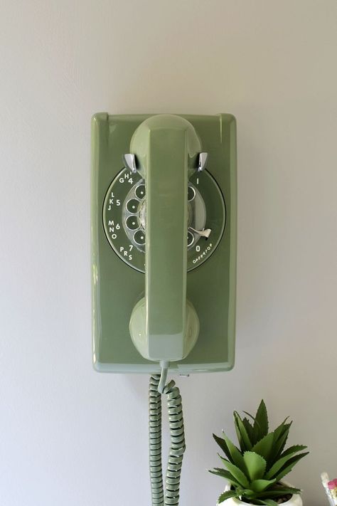 Wall Telephone, Retro Telephone, Verde Vintage, Telephone Vintage, Mint Green Aesthetic, Sage Green Wallpaper, Wall Phone, Retro Phone, Vintage Phones