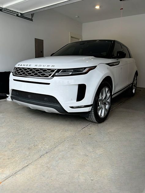 Range Rover Selfie, Range Rover White Aesthetic, Inside Range Rover Aesthetic, White Range Rover Aesthetic, Range Rover Aesthetic, Rover Aesthetic, White Range Rover, Mom Cars, Range Rover 2018