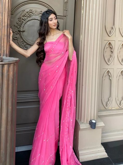 Farewell Outfits, Isha Borah, Hot Pink Saree, Photoshoot Saree, Trending Saree, Stitch Dresses, Bridal Sari, Simple Saree Designs, New Saree Blouse Designs