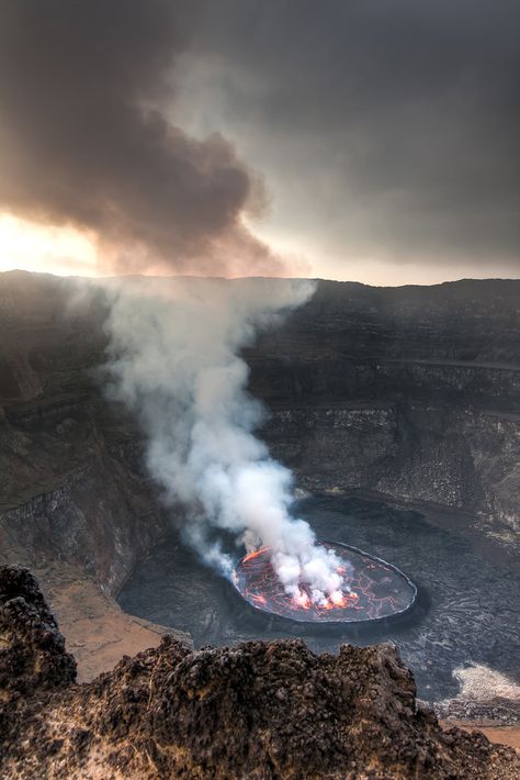 Nyiragongo Volcano Democratic Republic Of The Congo, Natural Phenomena, Amazing Nature, Volcano, Natural Wonders, Nature Beauty, Geology, Beautiful World, Uganda