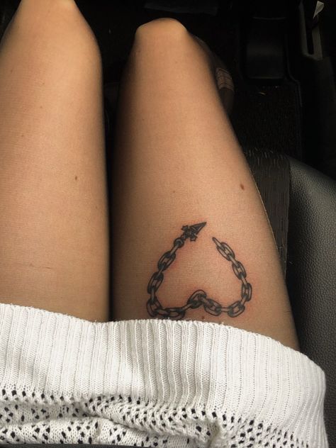 Small Tattoo Ideas On Thigh, Anime Tattoos Thigh, Anime Thigh Tattoo, Kurapika Chains Tattoo, Hxh Tattoo Ideas, Kurapika Tattoo, Hxh Tattoos, Hxh Tattoo, Small Anime Tattoos