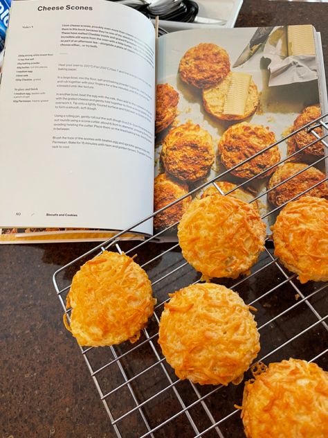 A review of Paul’s cheese scone recipe Paul Hollywood Scones, Paul Hollywood Bread Recipes, Orange Banana Bread, Paul Hollywood Bread, Paul Hollywood Recipes, Country Biscuits, Cheese Scone Recipes, British Scones, Christmas Afternoon Tea