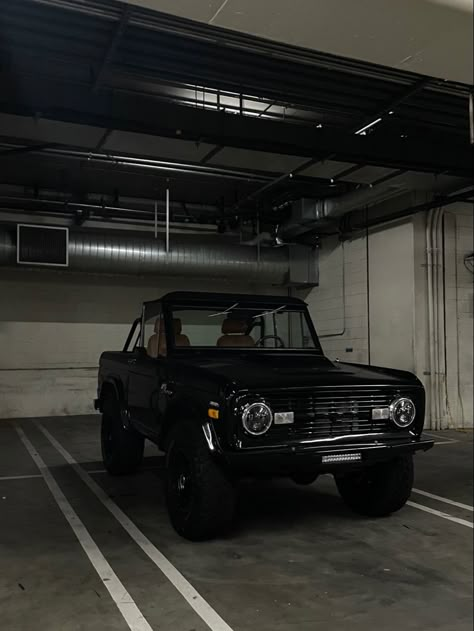 Vintage black bronco with leather interior Black Bronco Aesthetic, Vintage Ford Bronco Interior, Vintage Ford Bronco Aesthetic, Black Bronco, Bronco Vintage, Girl Truck, Vintage Ford Bronco, Bronco Black, Vintage Bronco