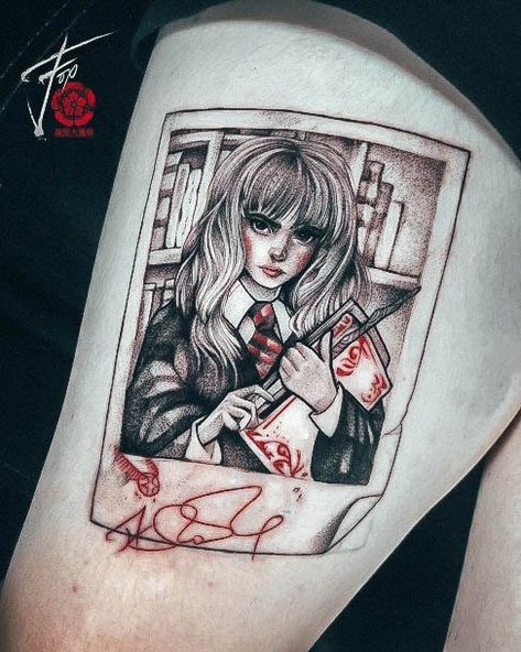 Hermione Granger harry Potter of tattoo Hermione Granger Tattoo, Hermione Tattoo, Hermione Granger Drawing, Hermione Granger Harry Potter, Harry Potter Tattoos, Card Tattoo, Harry Potter Funny, Old School Tattoo, Hermione Granger