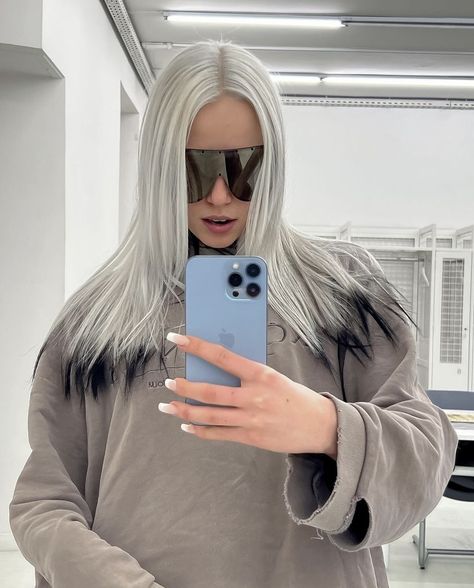 Black Ends Hair, Platinum Blonde Hair With Black, Hair With Black Ends, Ends Hair Color, Lara Violetta, Blonde Hair With Black, Icy Blonde Hair Color, Icy Blonde Hair, Icy Blonde