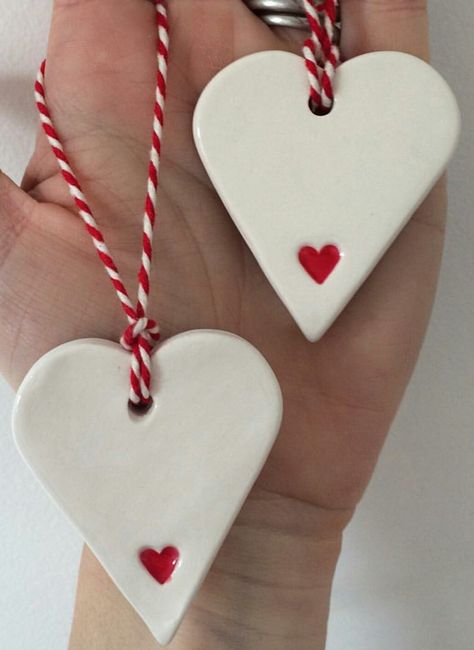 Air Dry Clay Projects Valentines Day, Valentine Salt Dough Craft, Salt Dough Ideas Aesthetic, Air Clay Christmas Ornaments, Ceramic Valentine Ideas, Air Dry Ornaments, Fimo Christmas Decorations, Air Dry Clay Diy Projects, Valentines Ceramics