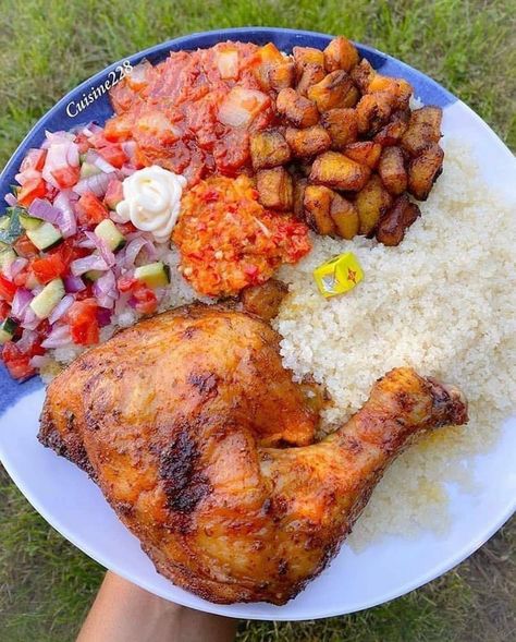 Ivorian Food, Delicious Food Image, African Recipes Nigerian Food, Amazing Food Platters, African Dishes, Food To Try, Simple Family Meals, West African Food, African Cooking