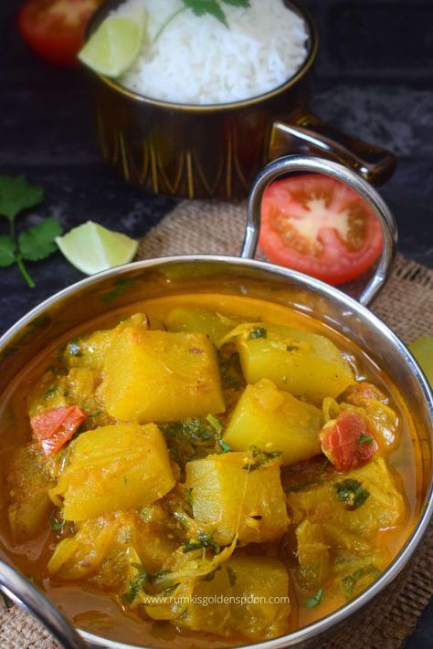 Marrow Curry Recipe, Marrow Recipe Ideas, Marrow Recipe, Vegetable Curry Recipes, Onion Bhaji, Indian Flat Bread, Vegetable Shop, Potato Curry, Healthy Summer Recipes