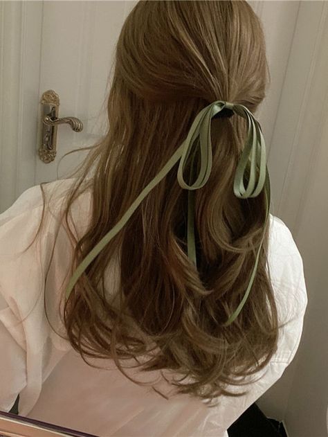 Hair Cloth Tie, Green Ribbons In Hair, Green Hair Tie, Green Bows For Hair, Hair Bow Scrunchie, Green Bow Hairstyle, Evermore Hair, Hairstyles For Confirmation, Hair Tie Styles