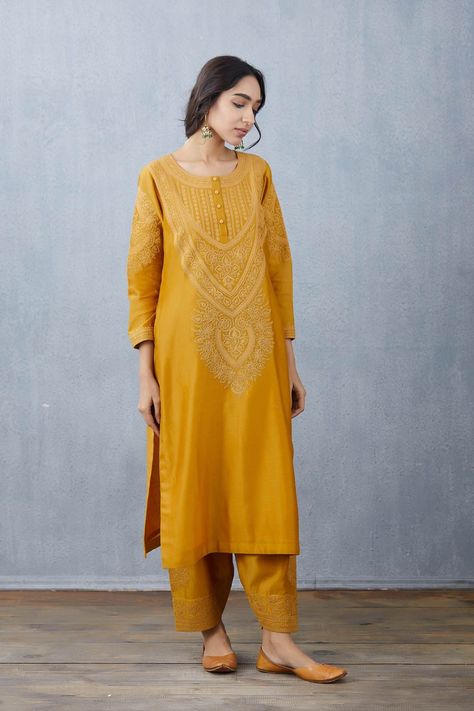 Woolen Suits Women Indian, Kashmiri Suits, 2023 Dress, Pakistani Kurta, Indian Mythology, Pakistani Salwar, Salwar Kamiz, Cotton Kurti Designs, Kurta Designs Women