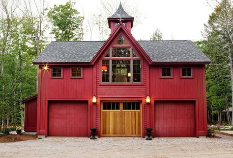 Small Barn Home, Carriage House Garage Doors, Yankee Barn Homes, Plan Garage, Rustic Barndominium, Carriage House Garage, Barn Homes Floor Plans, Carriage House Plans, Yabu Pushelberg