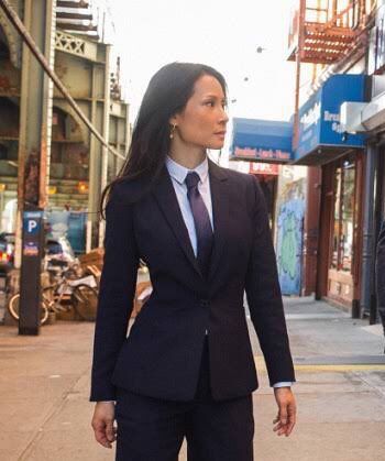 fake georgia on Twitter: "Lucy Liu in suits. That’s it, that’s the whole tweet.… " Lucy Lui, Woman In Suit, Lucy Liu, Women Suits, Leder Outfits, Woman Suit Fashion, Drew Barrymore, Stil Inspiration