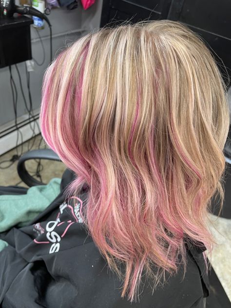 Pink Hair Subtle, Blonde With Pink Money Piece, Pink Strands In Blonde Hair, Pink Highlights On Blonde Hair, Pink Highlights In Dirty Blonde Hair, Pink Highlights In Blonde Hair, Highlights On Blonde Hair, Pink Peekaboo Hair, Blonde Hair With Pink