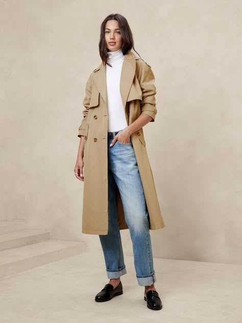 Jeans With Trench Coat Casual, Timeless Coats For Women, French Trench Coat, Fall Trench Coat, Paris Fall Fashion, Campus Fashion, Casual Work Style, Women Trench Coat, French Capsule Wardrobe