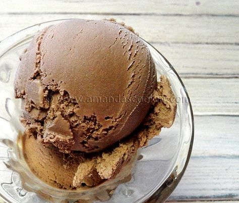 Root Beer Ice Cream Recipe, Root Beer Ice Cream, Beer Ice Cream, Ice Cream Shops, Ice Cream Maker Recipes, Peach Ice Cream, Easy Ice Cream, Homemade Ice Cream Recipes, Chocolate Chip Ice Cream