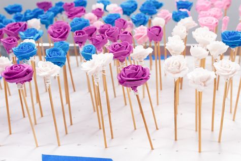 Frosting Roses, Make Frosting, Bday Cookies, Cookie Countess, Icing Transfers, Cake Floral, Skewer Sticks, Royal Icing Flowers, Rose Cookies