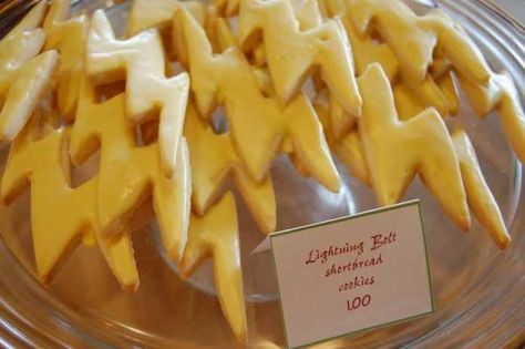 Lightning Bolt Cookies, Hogwarts Feast, Tornado Party, Harry Potter Themed Food, Harry Potter Sleepover, Harry Potter Food Ideas, Harry Potter Feast, Weather Party, Harry Potter Treats