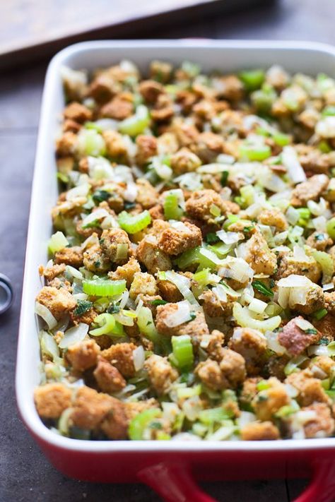 Simple Leek and Sage Stuffing Vegan Stuffing, Vegan Holiday Recipes, Minimalist Baker, Vegan Thanksgiving Recipes, Pepperidge Farm, Homemade Dressing, Vegan Thanksgiving, Stuffing Recipes, Thanksgiving Side Dishes