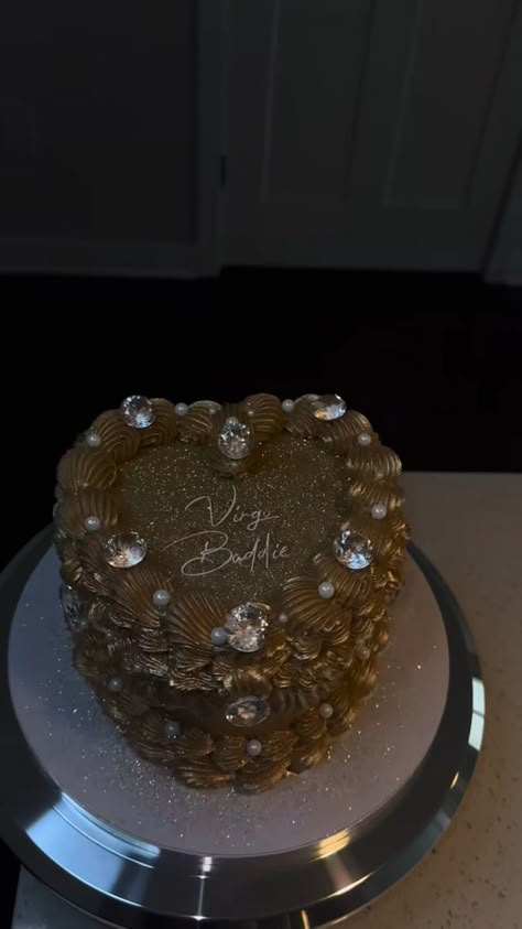 Virgo Szn Heart Cake, Virgoat Birthday Cake, Virgo Heart Cake, Virgo Szn Cake, Virgo Season Cake, 24th Bday Cake, Virgo Cake Ideas, Virgo Birthday Cake, 19th Birthday Aesthetic